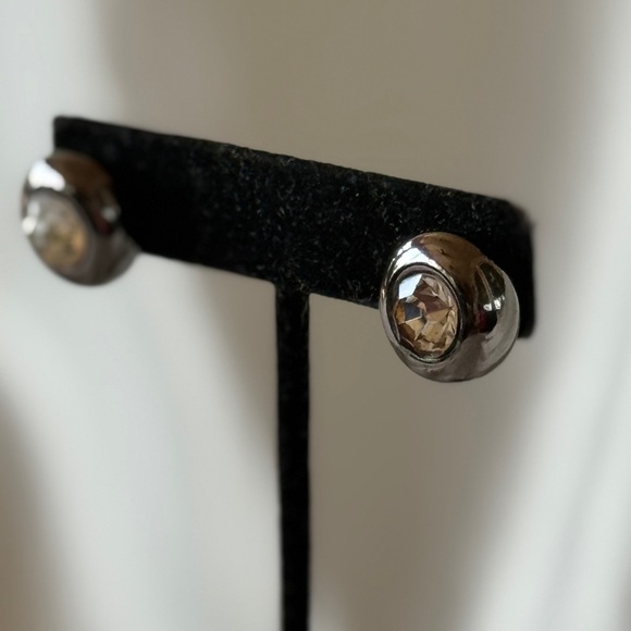 Vintage Kaleidoscope Rhinestone Bezel Stud Earrings Gunmetal Graphite Gray - Picture 4 of 9